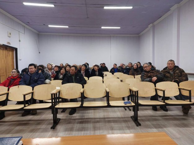 photo_5417892994280975903_y