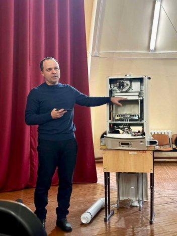 photo_5417892994280975904_y