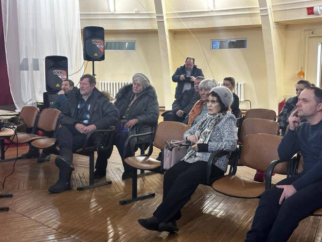 photo_5417892994280975905_y