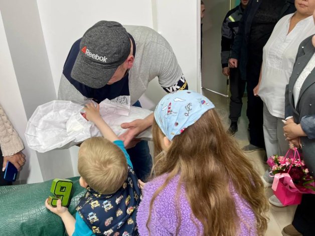 photo_5339575575603440792_y