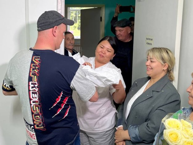 photo_5339575575603440794_y