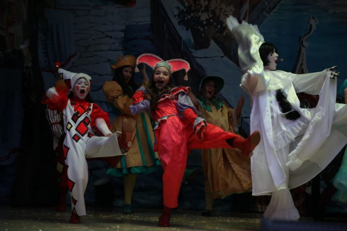 photo_5377563066691685843_y