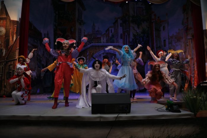 photo_5377563066691685844_y