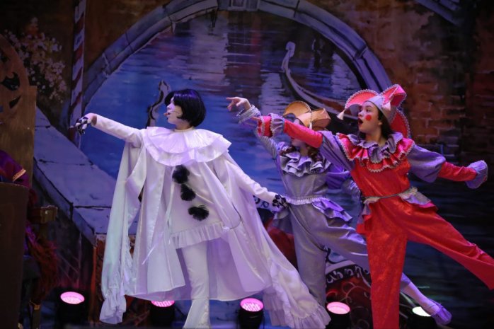 photo_5377563066691685846_y