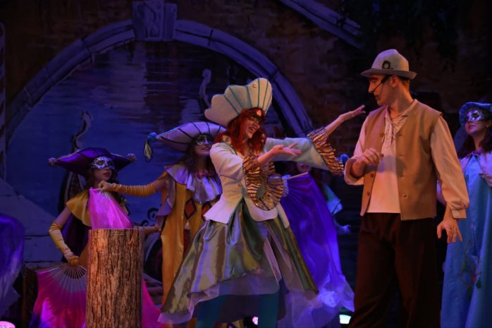 photo_5377563066691685849_y